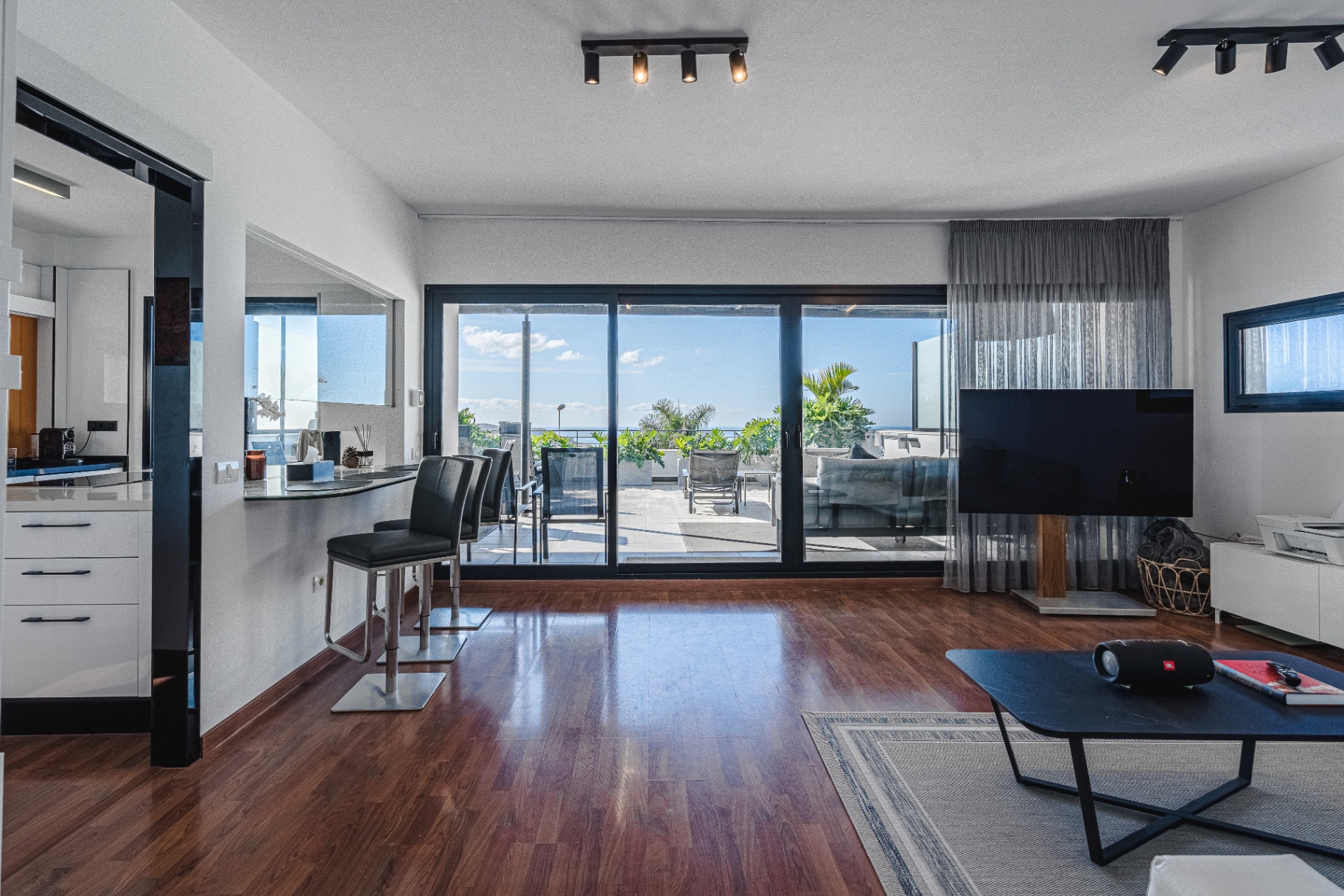 Villa Laurel — Living Room
